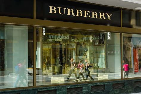 how many stores does burberry have